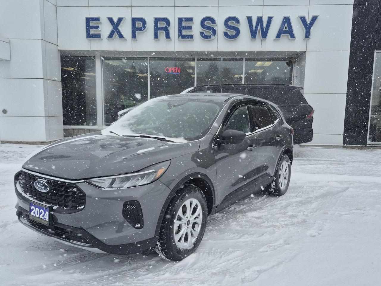 2024 Ford Escape ACTIVE, AWD, HEATED SEATS AND STEERING WHEEL! Photo