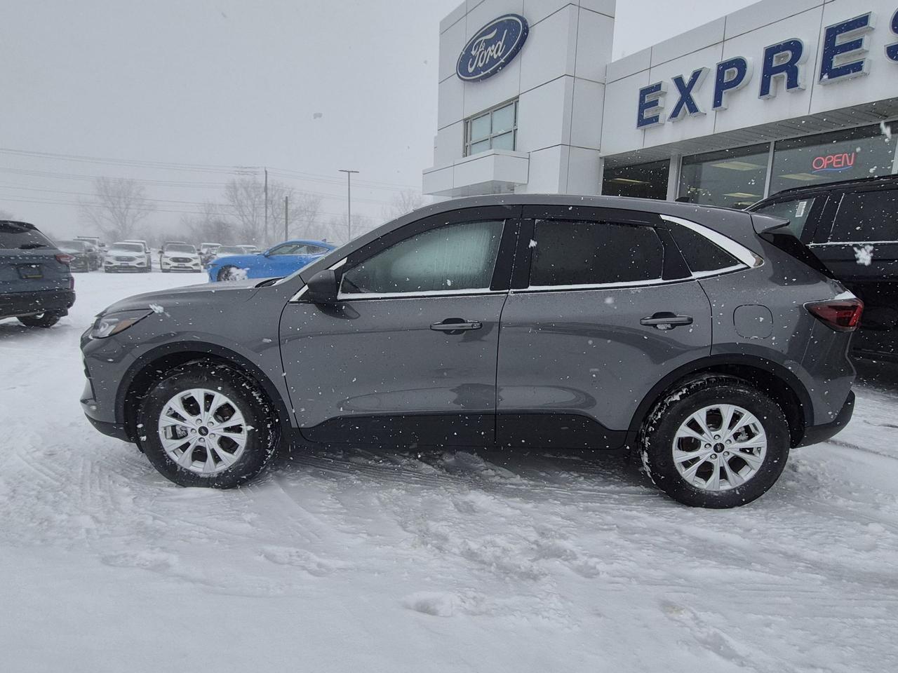 2024 Ford Escape ACTIVE, AWD, HEATED SEATS AND STEERING WHEEL! Photo