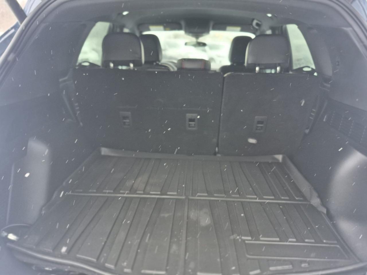 2025 Ford Escape ST-LINE, HEATED STEERING WHEEL, HEATED SEATS! Photo