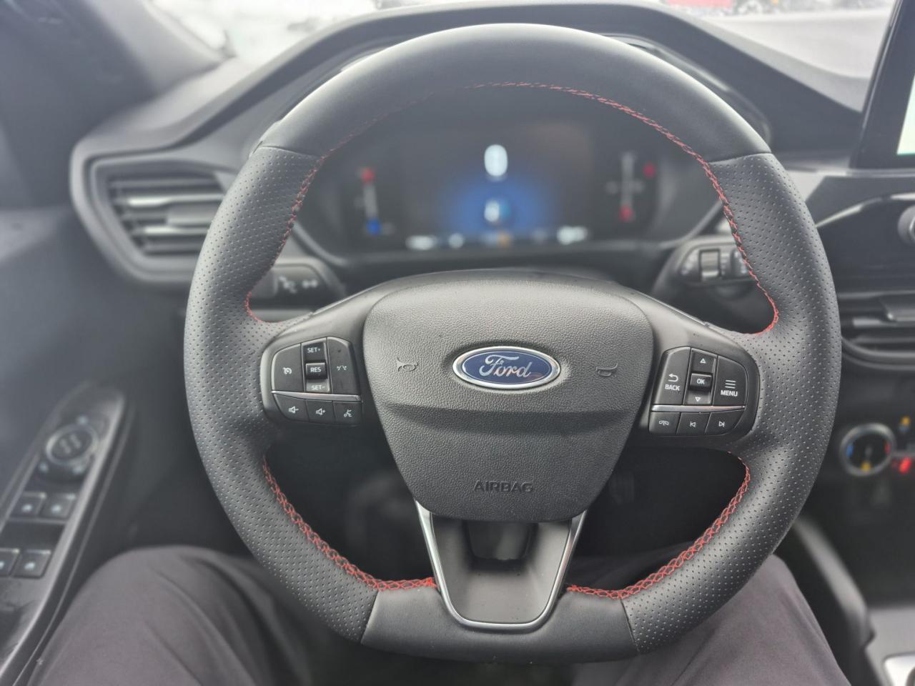 2025 Ford Escape ST-LINE, HEATED STEERING WHEEL, HEATED SEATS! Photo