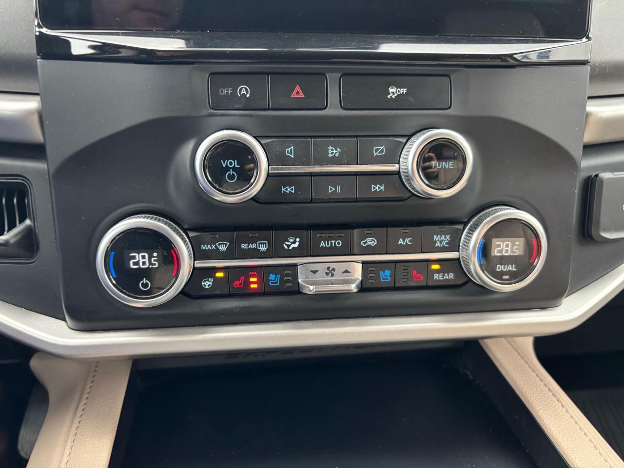 2024 Ford Expedition XLT, SPECIAL EDITION PACKAGE! 20" RIMS! Photo