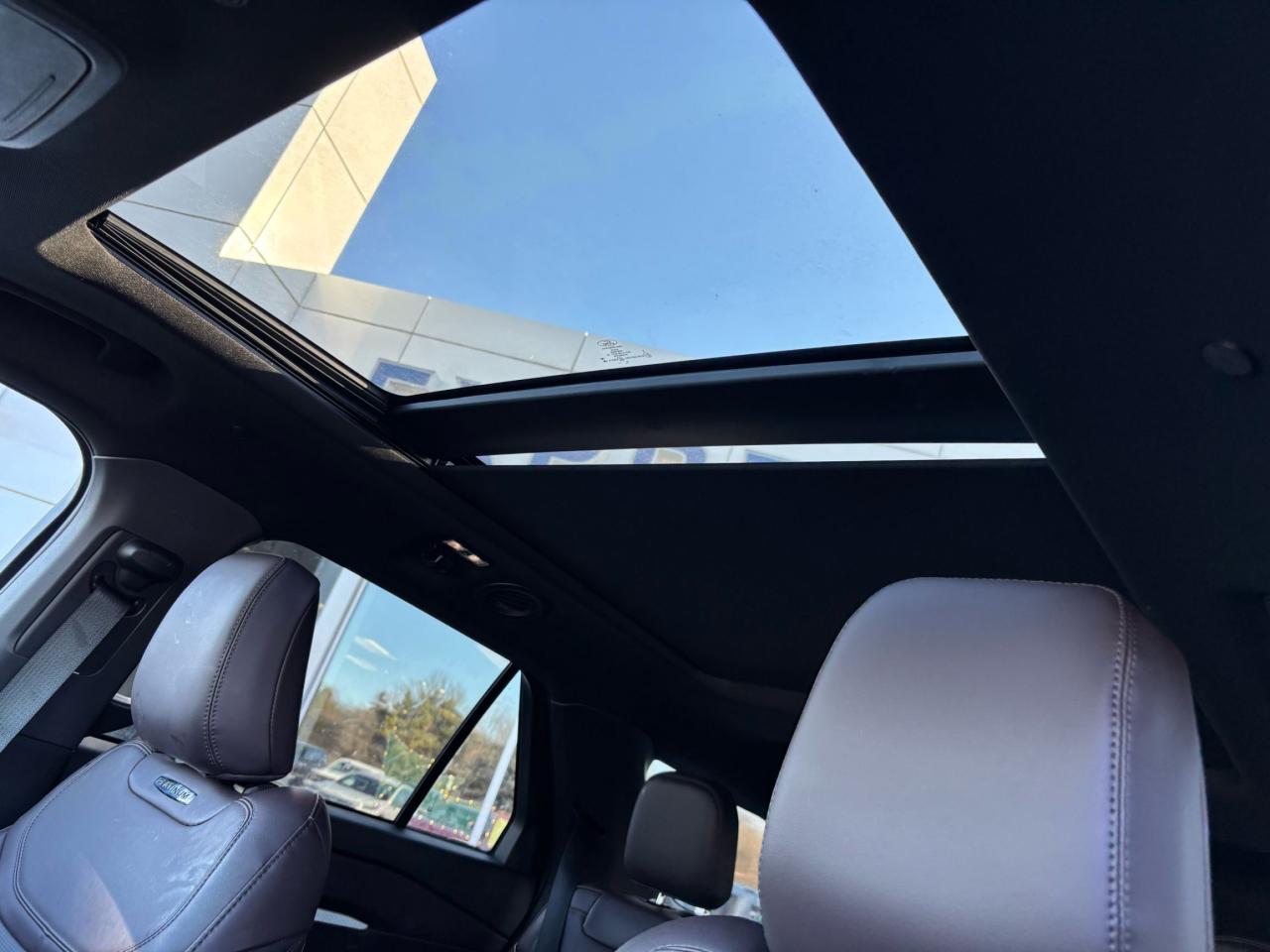 2025 Ford Explorer PLATINUM, LEATHER, MOONROOF, REMOTE START! Photo