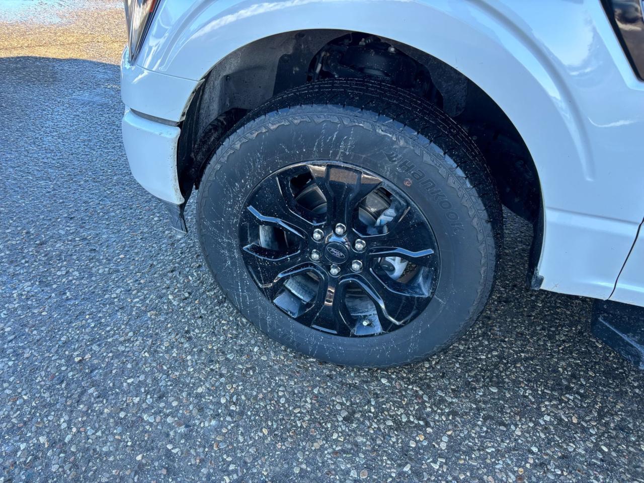 2023 Ford F-150 LARIAT, SPORT, 20" RIMS, POWER TAILGATE, LEATHER! Photo