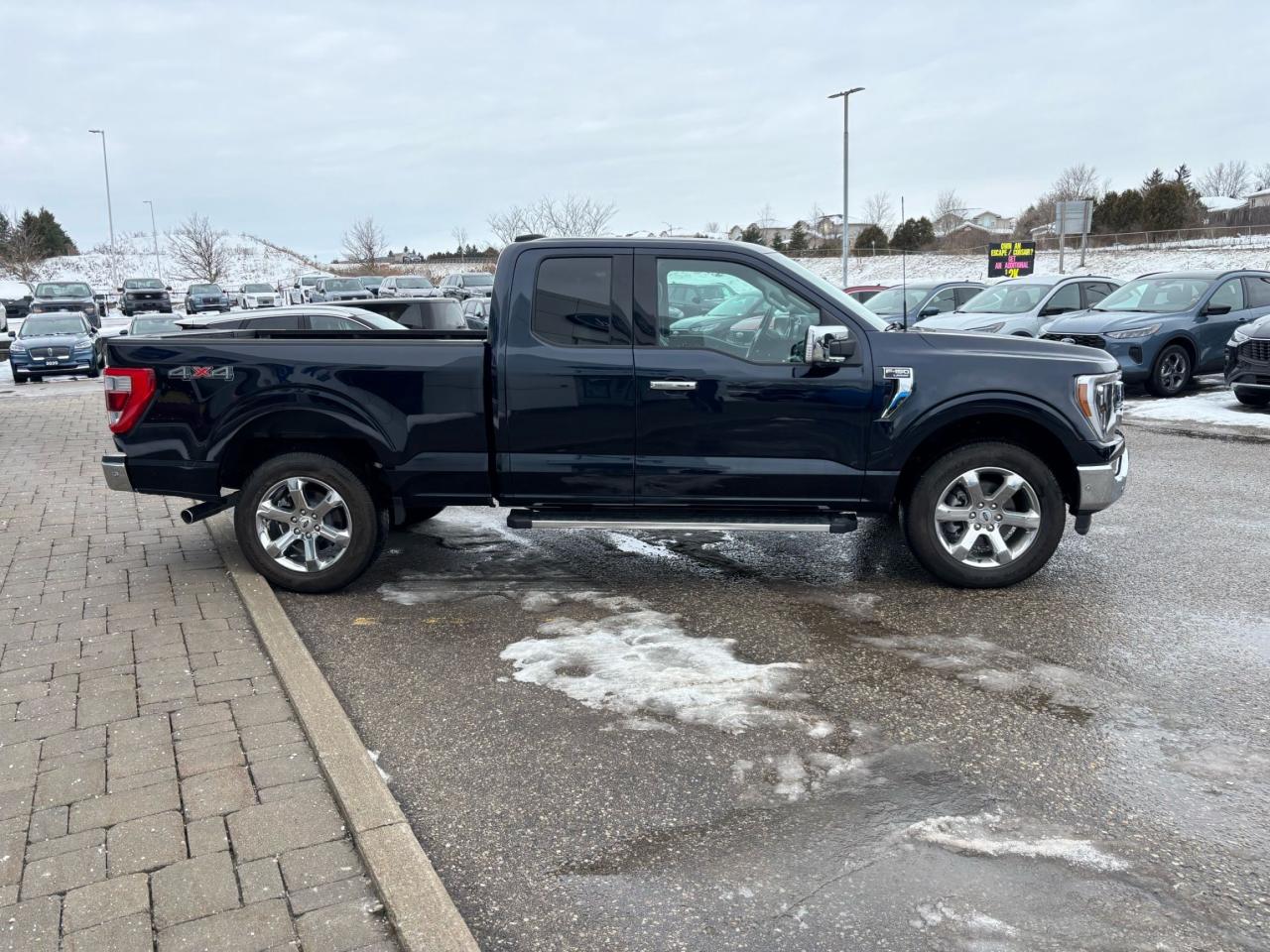 2022 Ford F-150 SUPERCAB! EXTREMELY LOW KM'S! 5L, LOADED! Photo3