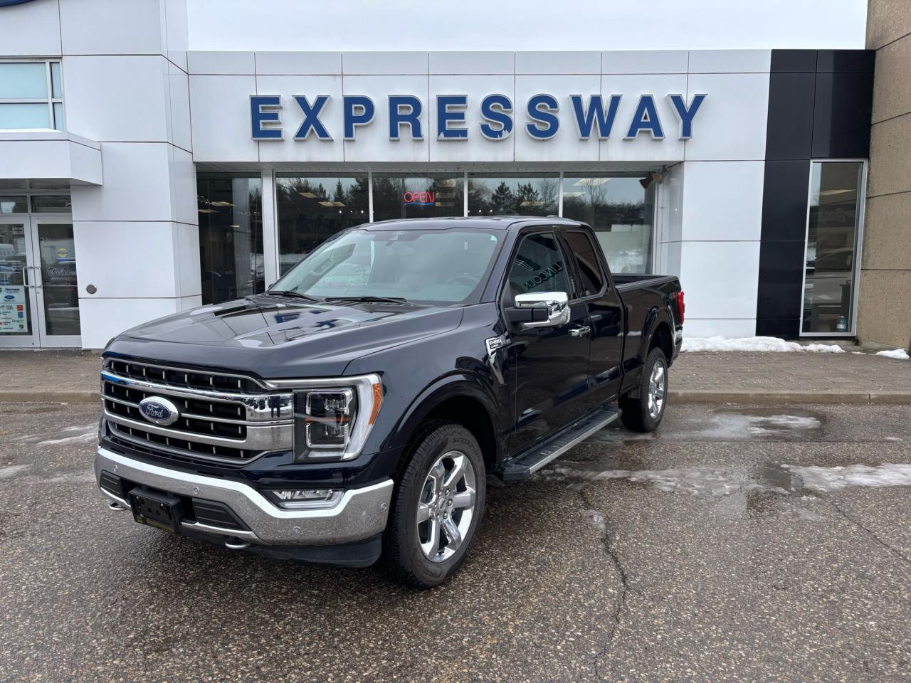 2022 Ford F-150 SUPERCAB! EXTREMELY LOW KM'S! 5L, LOADED! Photo0