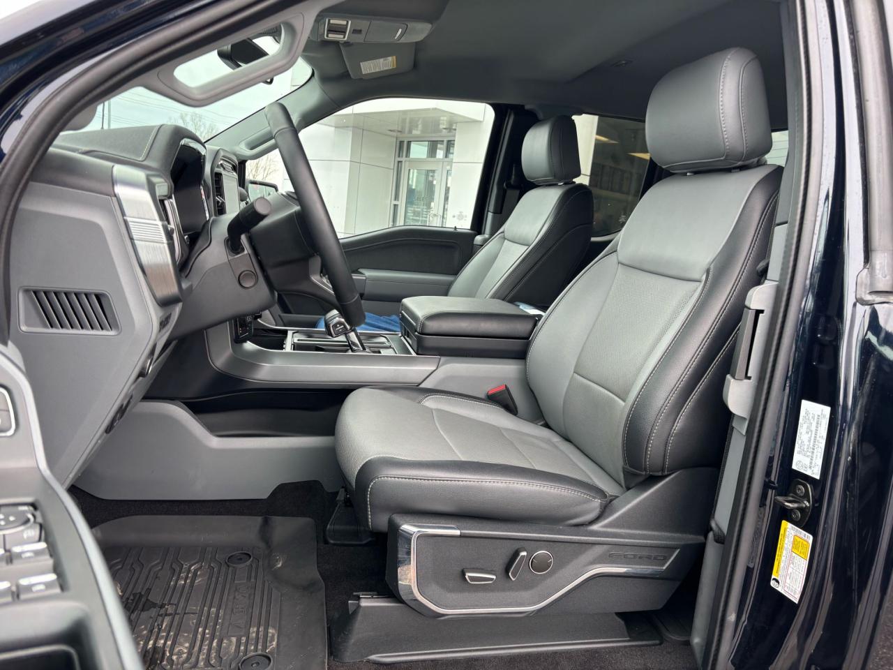 2022 Ford F-150 SUPERCAB! EXTREMELY LOW KM'S! 5L, LOADED! Photo