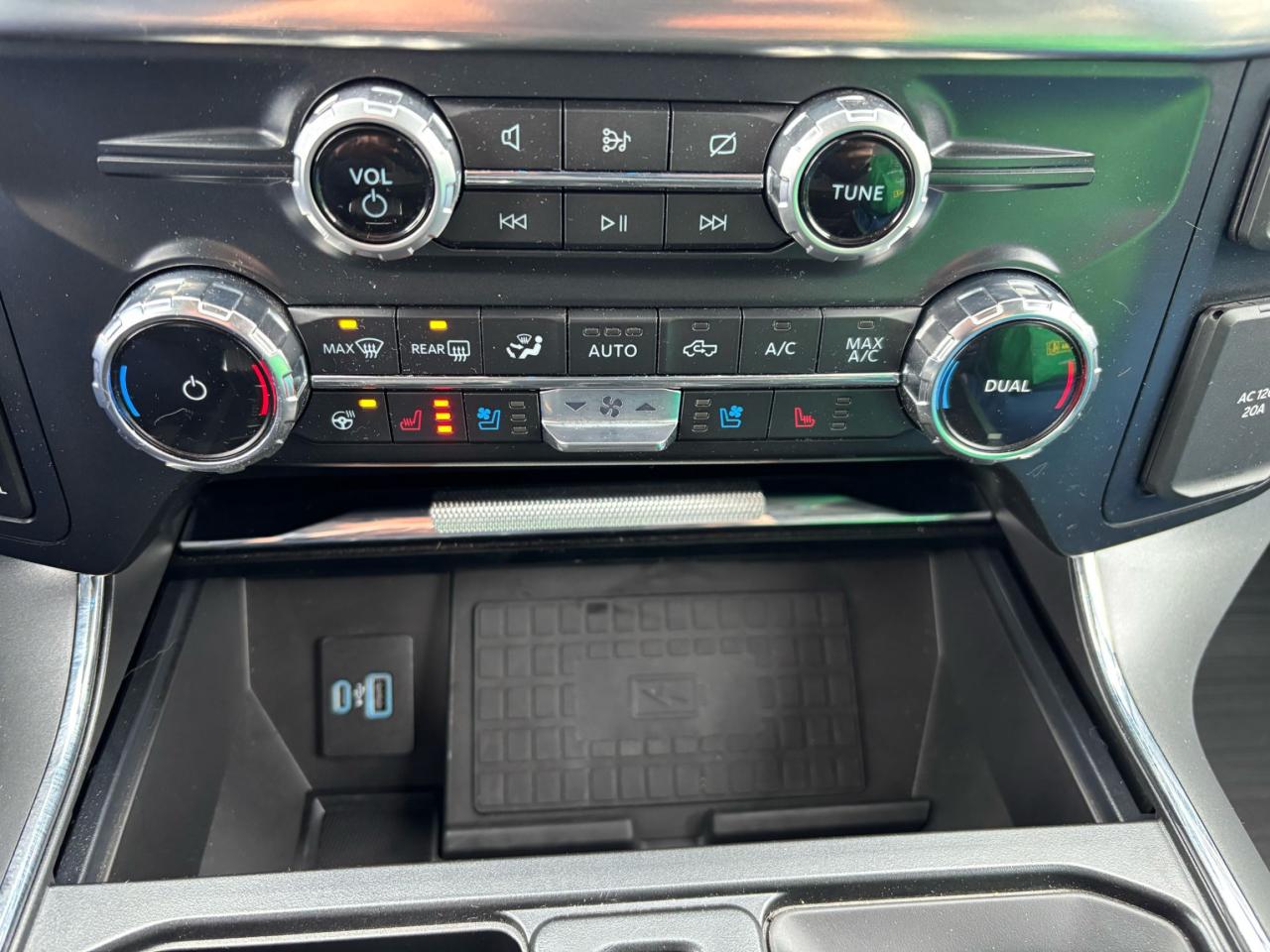 2022 Ford F-150 SUPERCAB! EXTREMELY LOW KM'S! 5L, LOADED! Photo