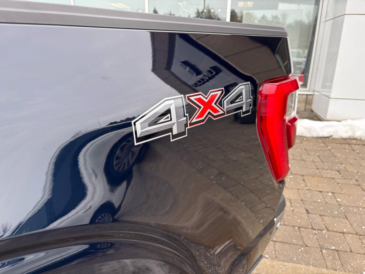 2022 Ford F-150 SUPERCAB! EXTREMELY LOW KM'S! 5L, LOADED! Photo