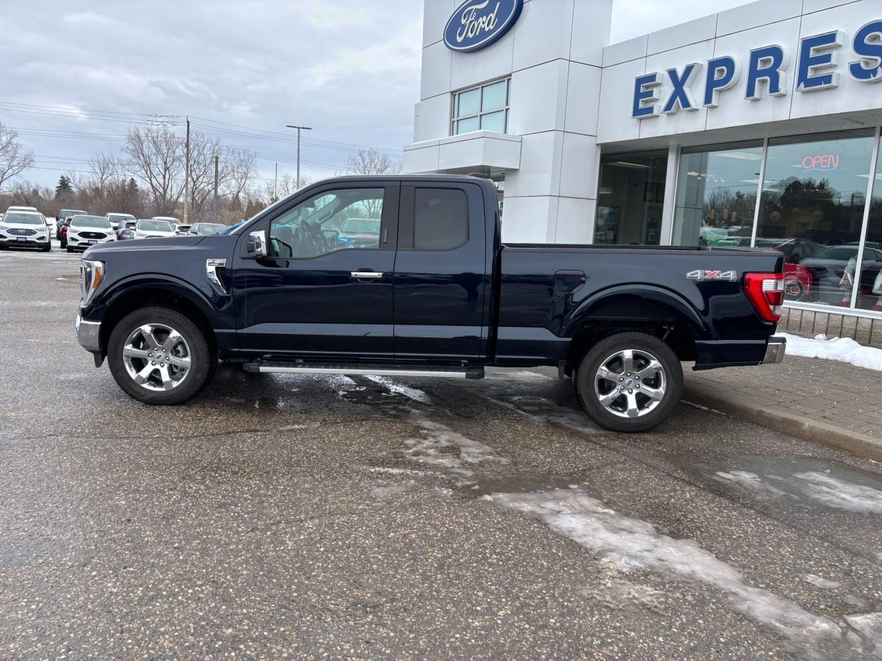 2022 Ford F-150 SUPERCAB! EXTREMELY LOW KM'S! 5L, LOADED! Photo