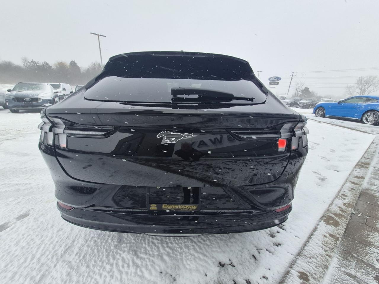 2023 Ford Mustang Mach-E PREMIUM, AWD, STANDARD RANGE, 19" RIMS! Photo