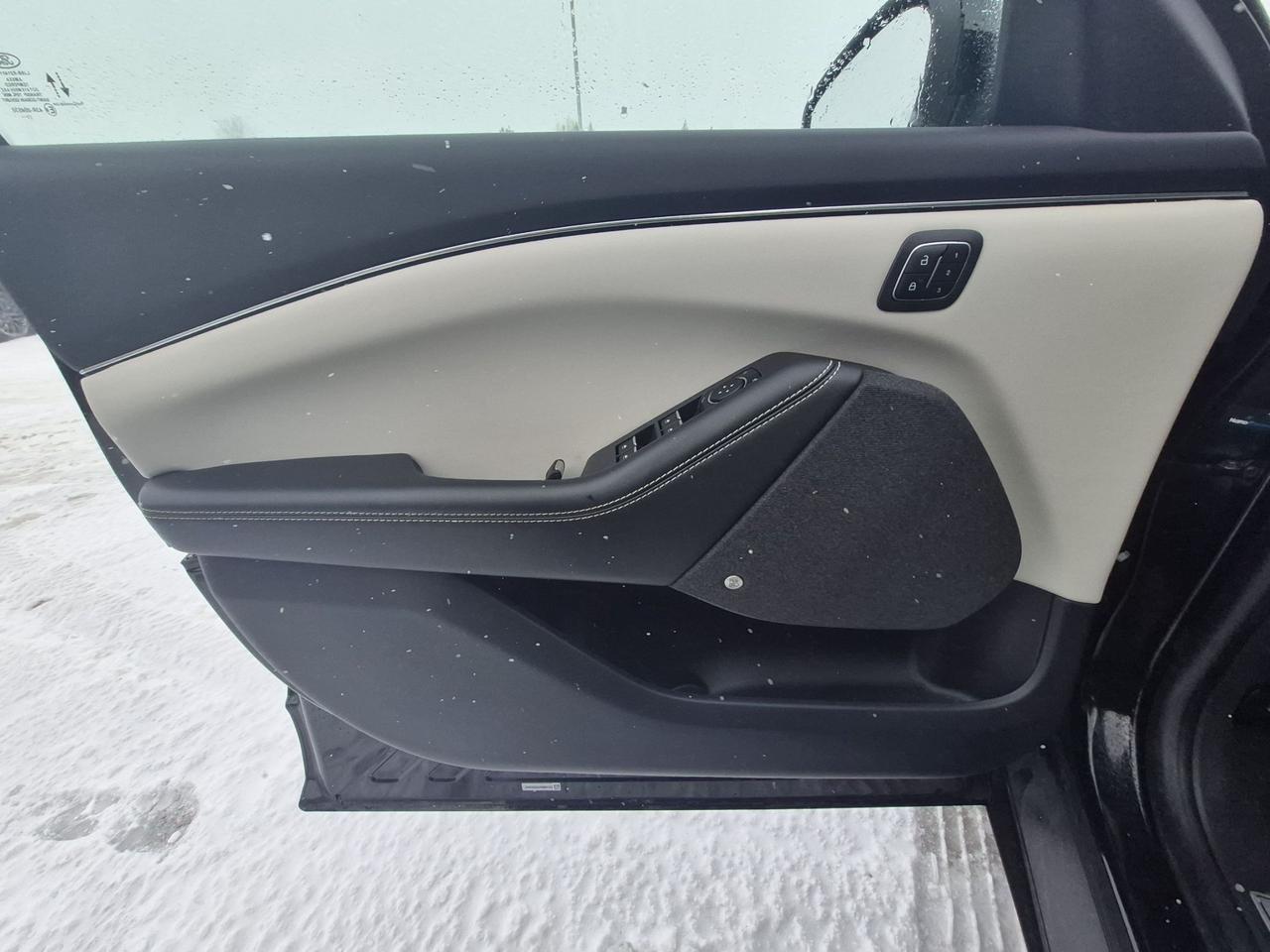 2023 Ford Mustang Mach-E PREMIUM, AWD, STANDARD RANGE, 19" RIMS! Photo