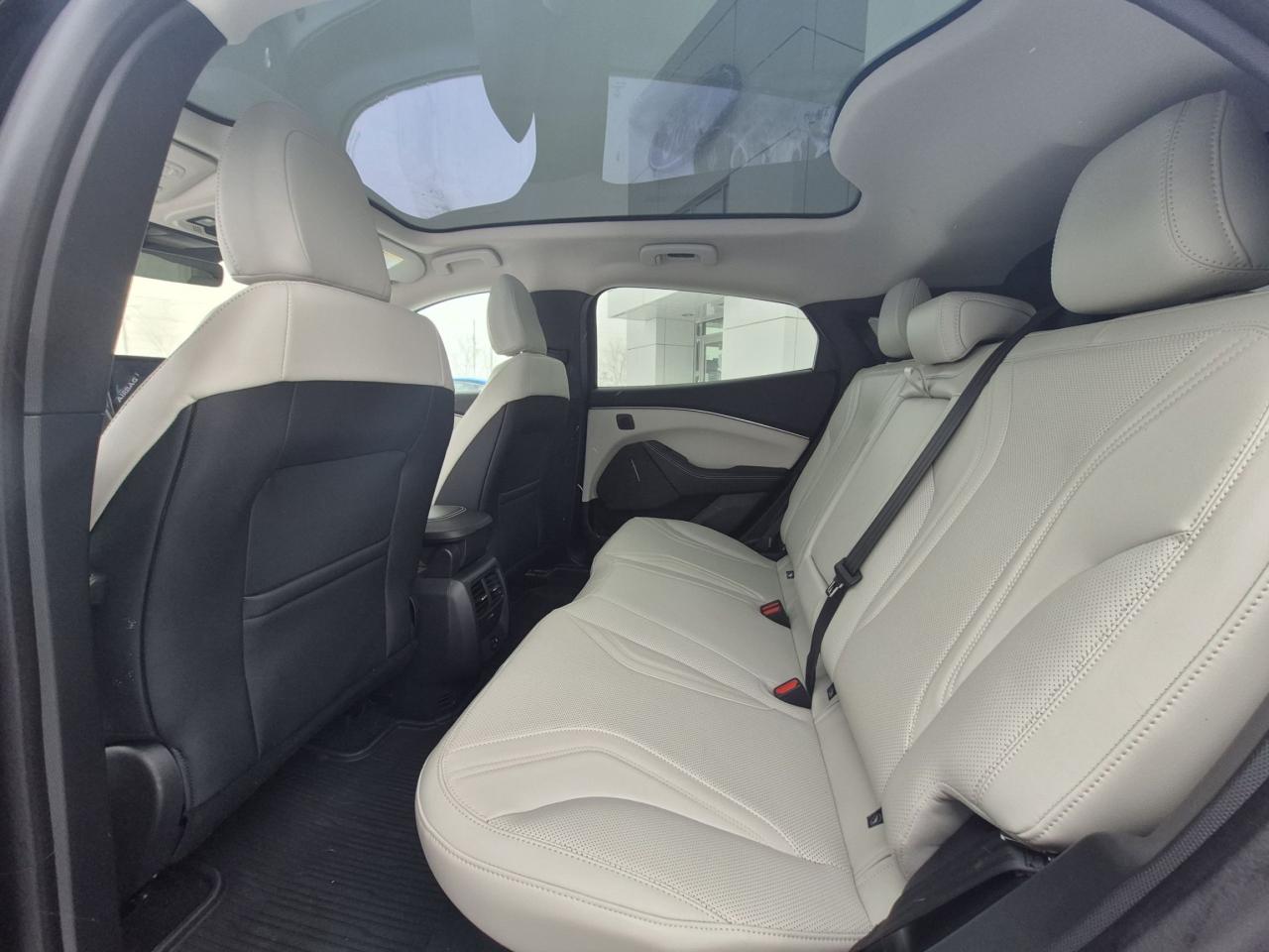 2023 Ford Mustang Mach-E PREMIUM, AWD, STANDARD RANGE, 19" RIMS! Photo