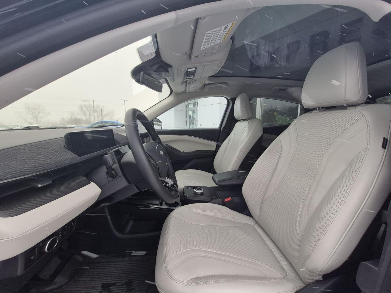 2023 Ford Mustang Mach-E PREMIUM, AWD, STANDARD RANGE, 19" RIMS! Photo