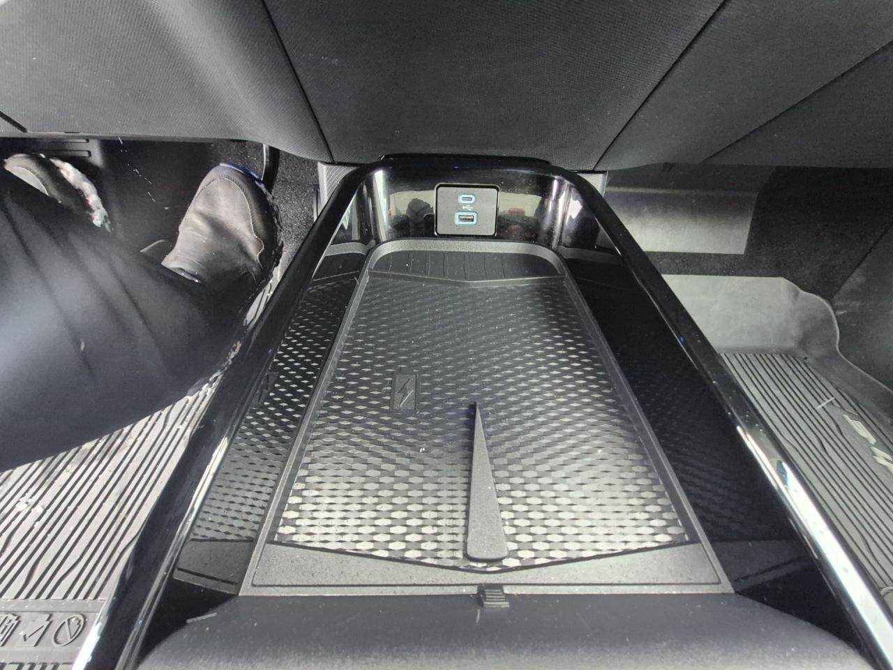 2023 Ford Mustang Mach-E PREMIUM, AWD, STANDARD RANGE, 19" RIMS! Photo