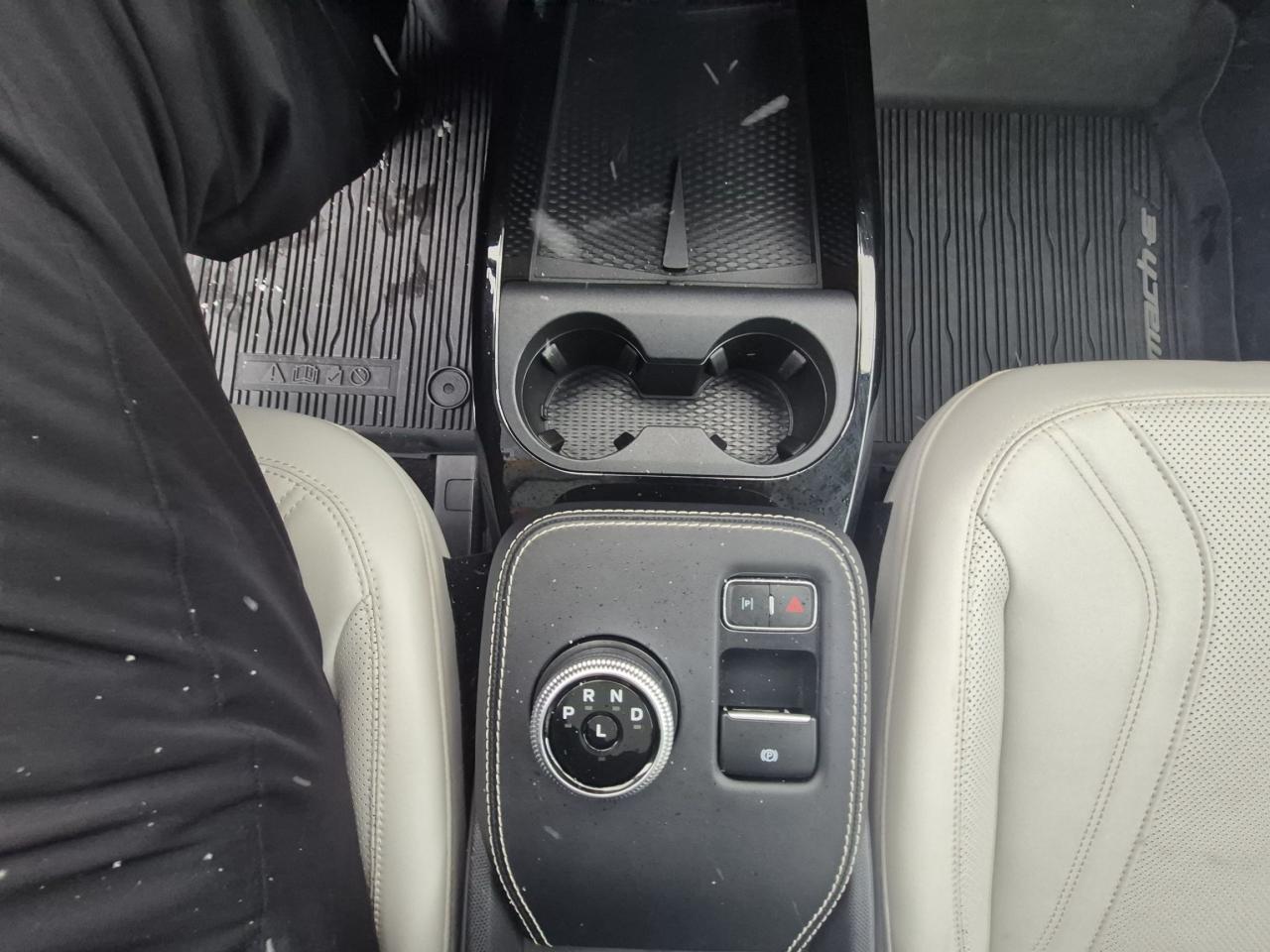 2023 Ford Mustang Mach-E PREMIUM, AWD, STANDARD RANGE, 19" RIMS! Photo