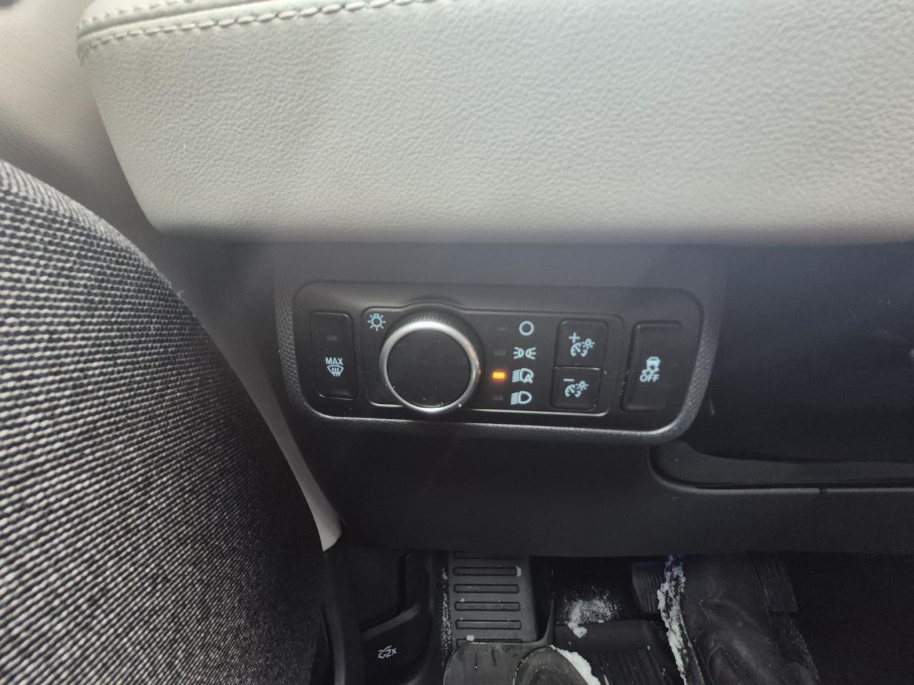 2023 Ford Mustang Mach-E PREMIUM, AWD, STANDARD RANGE, 19" RIMS! Photo