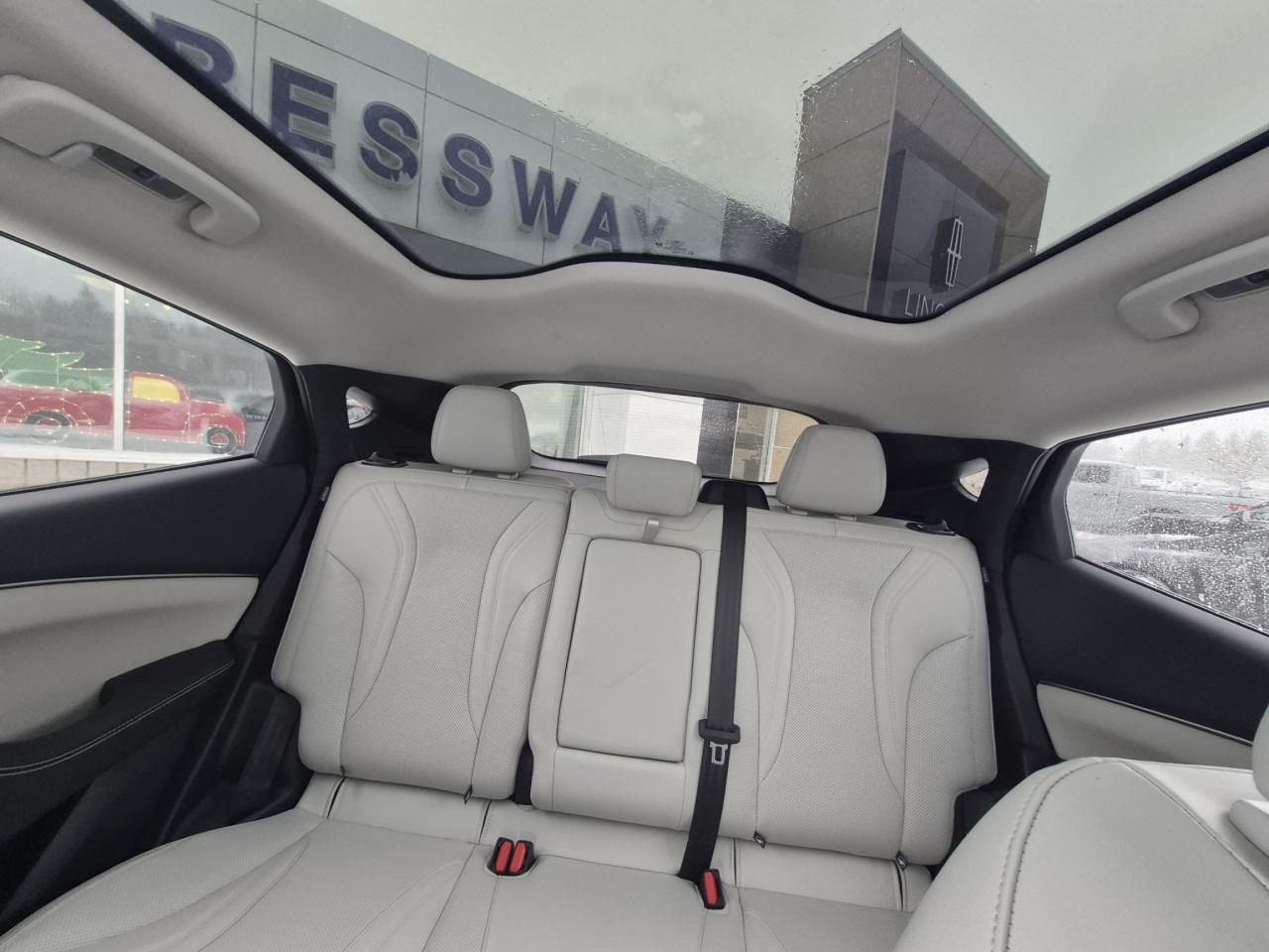 2023 Ford Mustang Mach-E PREMIUM, AWD, STANDARD RANGE, 19" RIMS! Photo