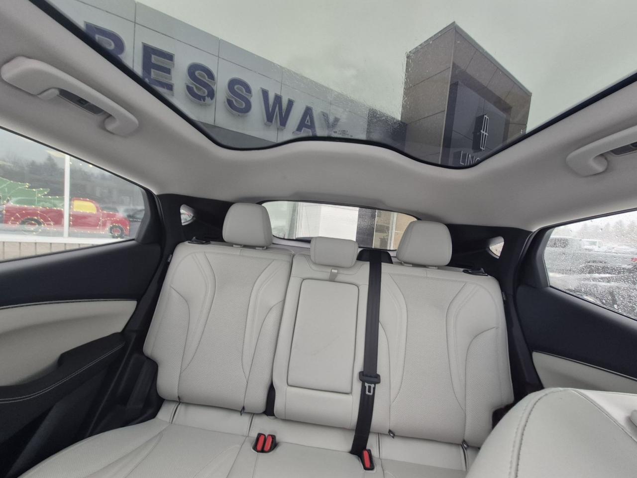 2023 Ford Mustang Mach-E PREMIUM, AWD, STANDARD RANGE, 19" RIMS! Photo