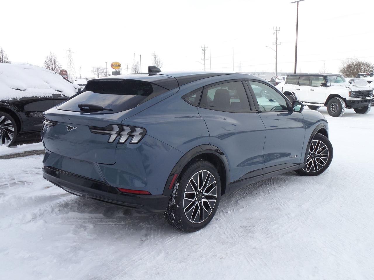 2024 Ford Mustang Mach-E PREMIUM, EXTENDED RANGE BATTERY, 19" RIMS! Photo4