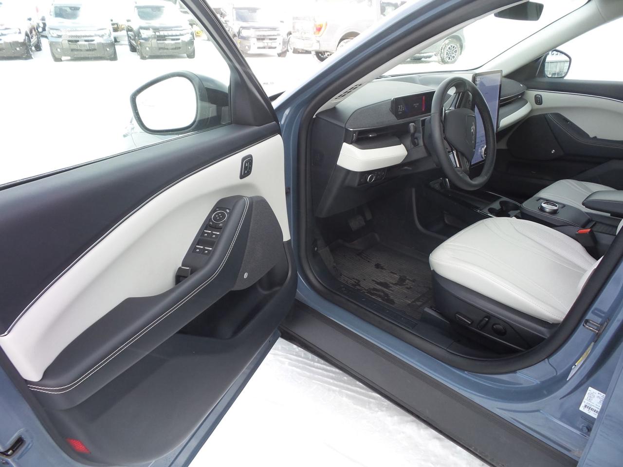 2024 Ford Mustang Mach-E PREMIUM, EXTENDED RANGE BATTERY, 19" RIMS! Photo