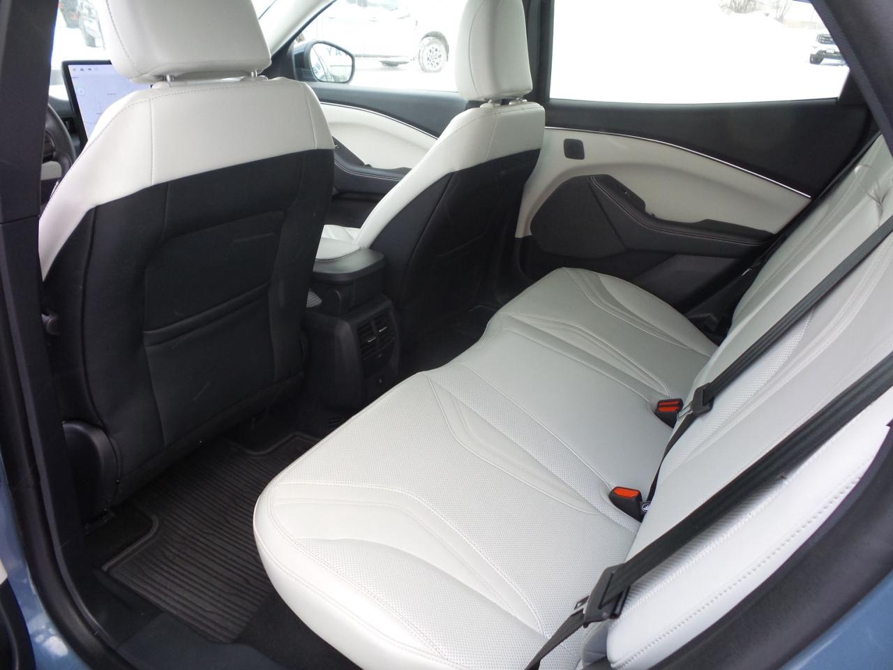 2024 Ford Mustang Mach-E PREMIUM, EXTENDED RANGE BATTERY, 19" RIMS! Photo