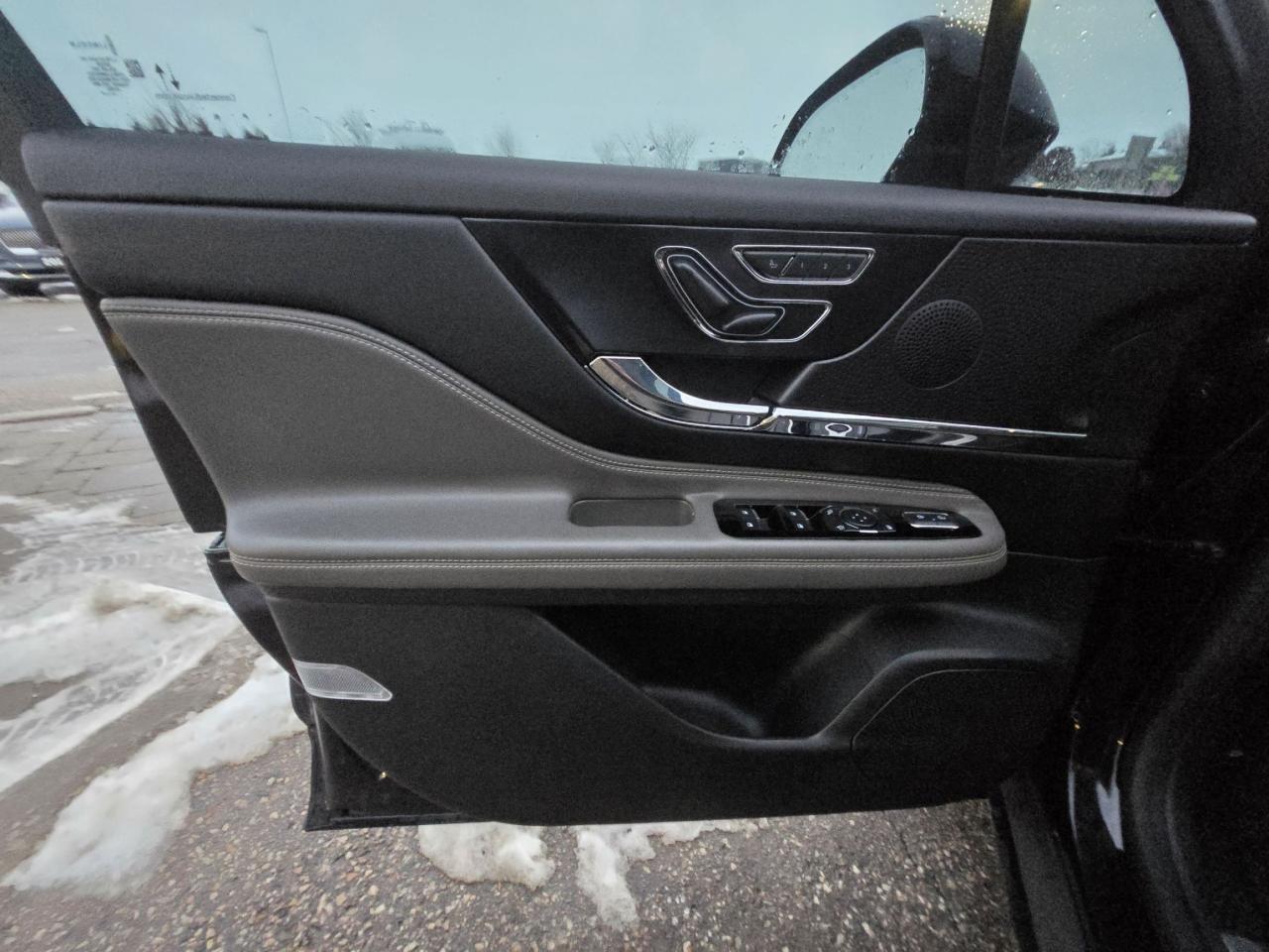 2025 Lincoln Corsair GRAND TOURING, 20" RIMS, HEATED STEERING WHEEL! Photo