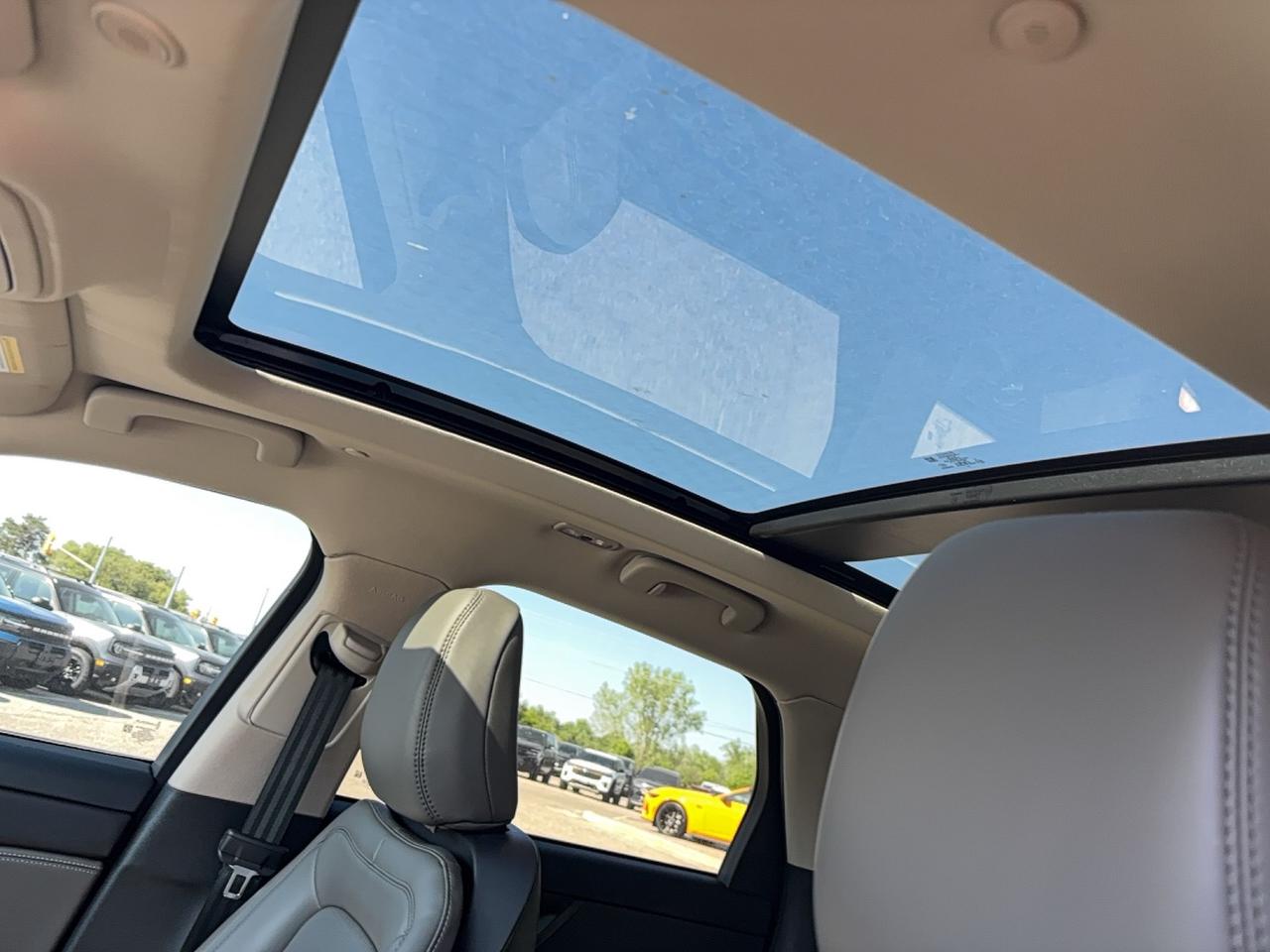 2025 Lincoln Corsair GRAND TOURING, 20" RIMS, HEATED STEERING WHEEL! Photo