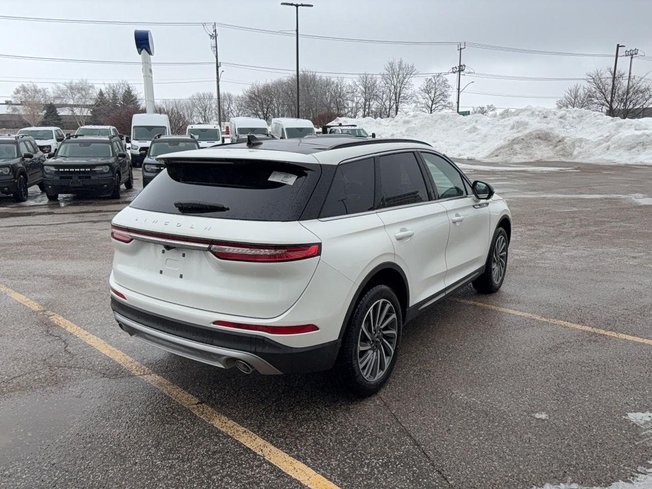 2026 Lincoln Corsair RESERVE AWD, PANORAMIC ROOF, 360 DEGREE CAMERA Photo4