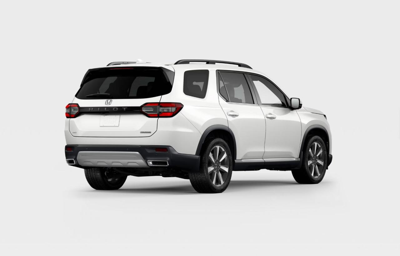 2025 Honda Pilot Touring Photo2