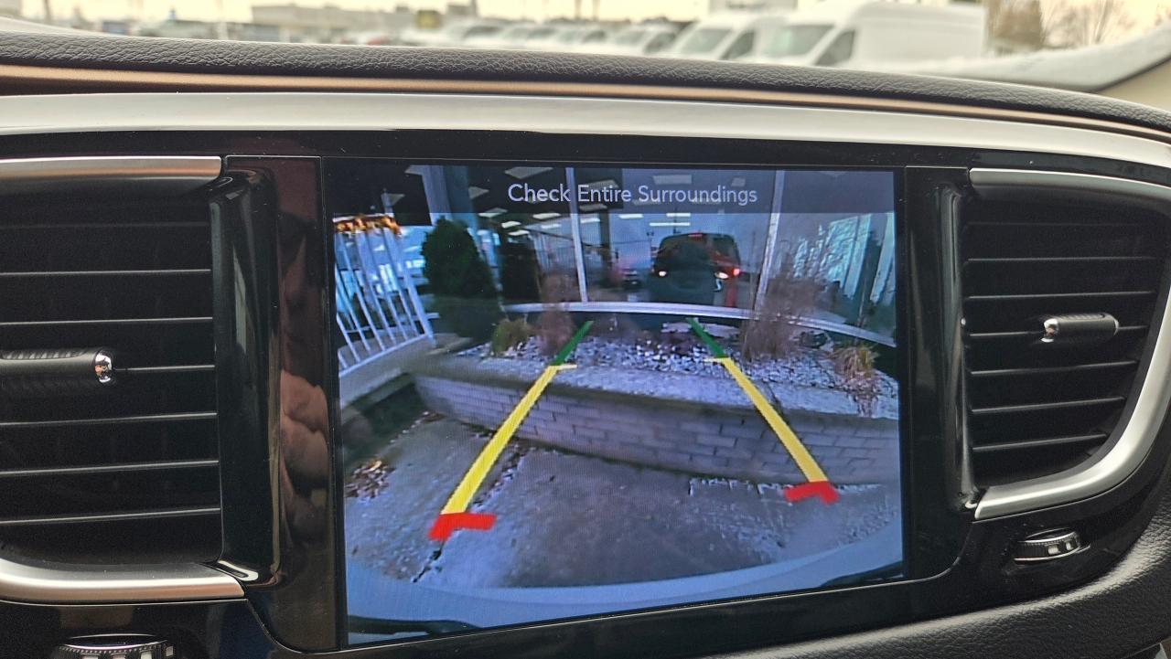 2017 Chrysler Pacifica Touring-L Plus Photo