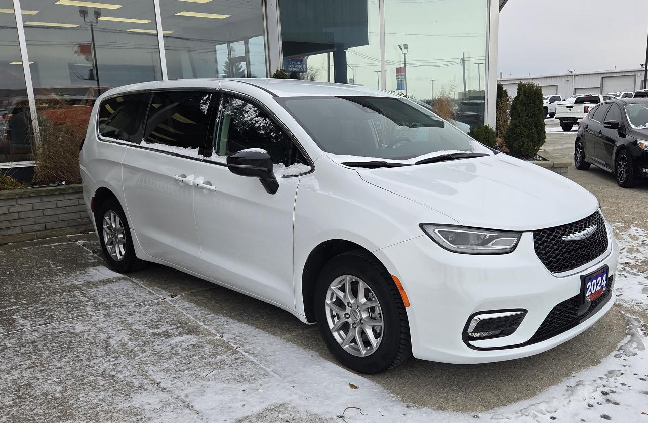2024 Chrysler Pacifica Touring-L Photo