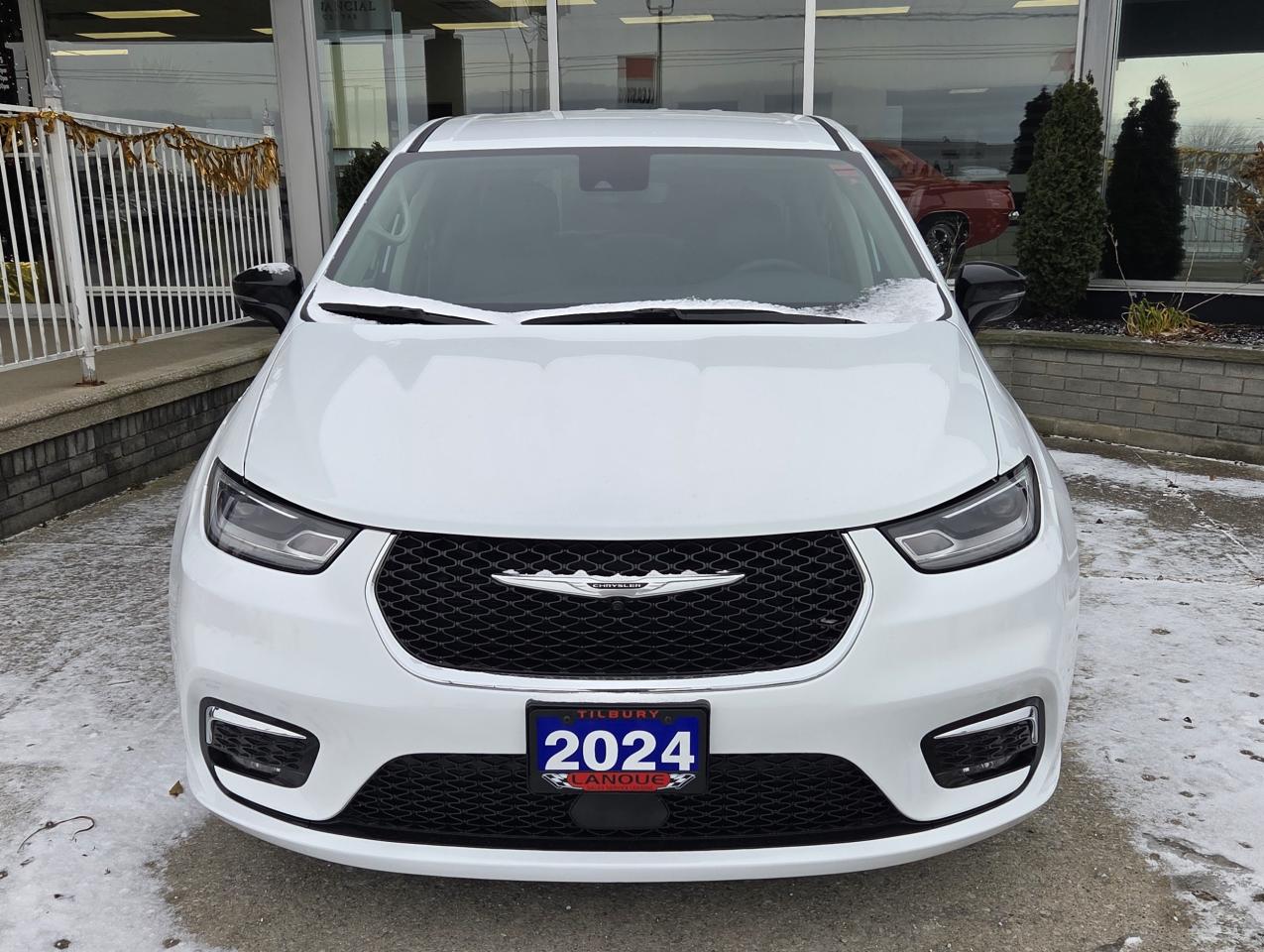 2024 Chrysler Pacifica Touring-L Photo