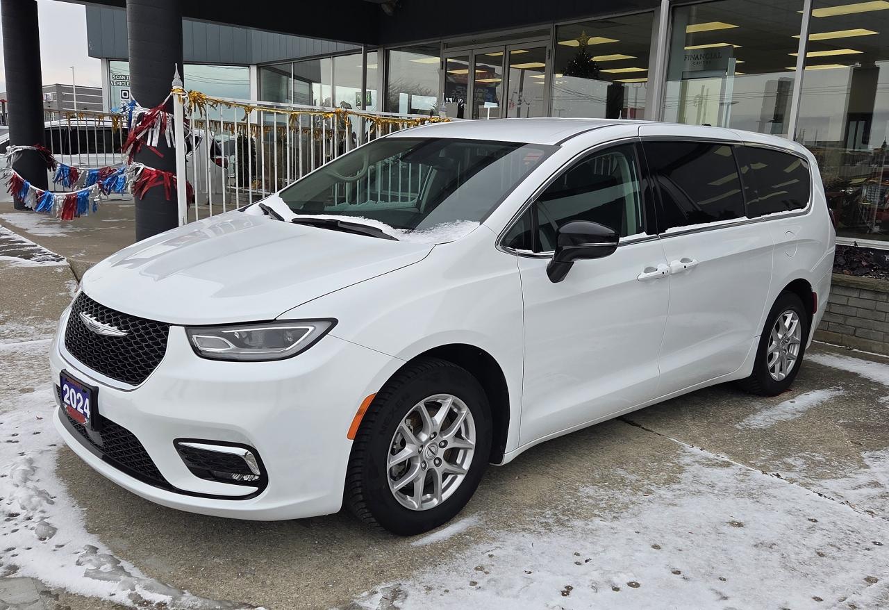 2024 Chrysler Pacifica Touring-L Photo
