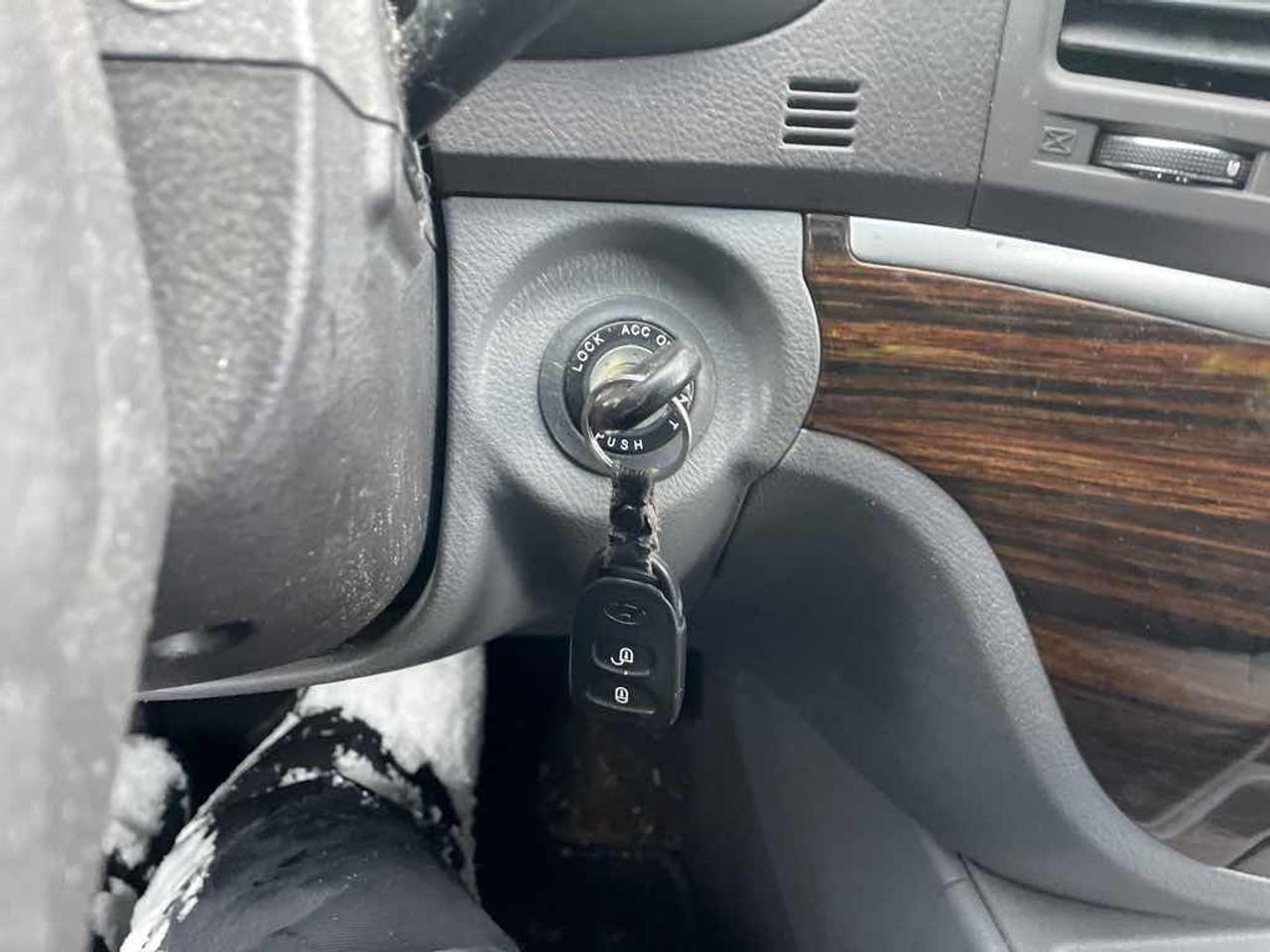 2011 Hyundai Santa Fe GLS Photo