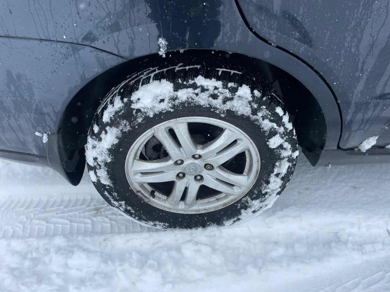 2011 Hyundai Santa Fe GLS Photo