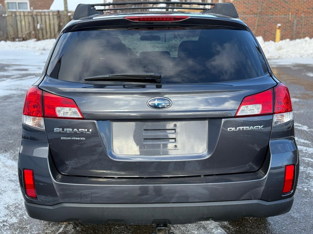 2011 Subaru Outback 4dr Wgn H4 Auto 2.5i Prem - Photo #6