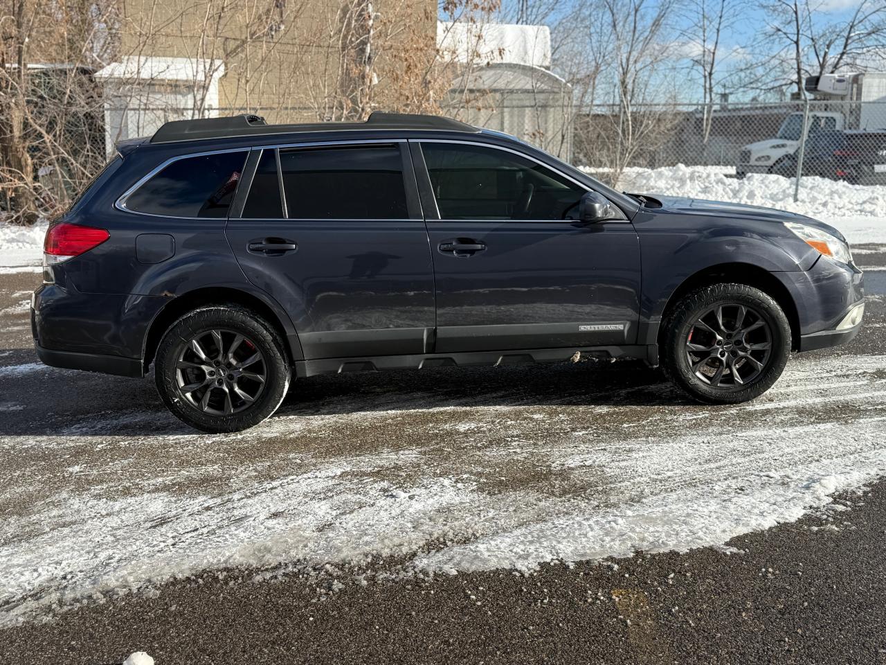 2011 Subaru Outback 4dr Wgn H4 Auto 2.5i Prem - Photo #4