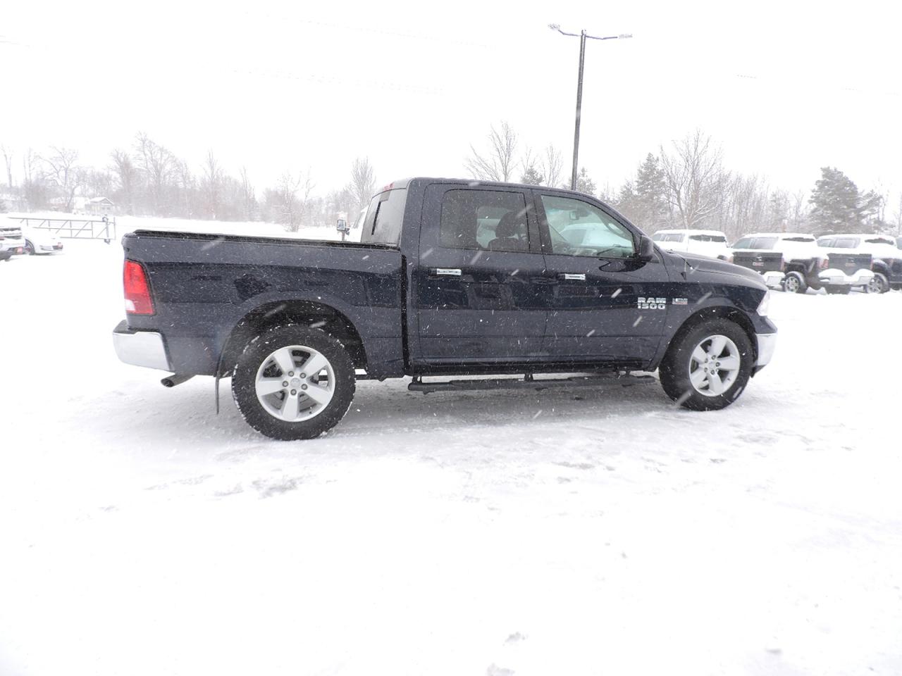 2016 RAM 1500 SLT 5.7L Hemi 4X4 Rust Free  Only 97000 KMS Photo3