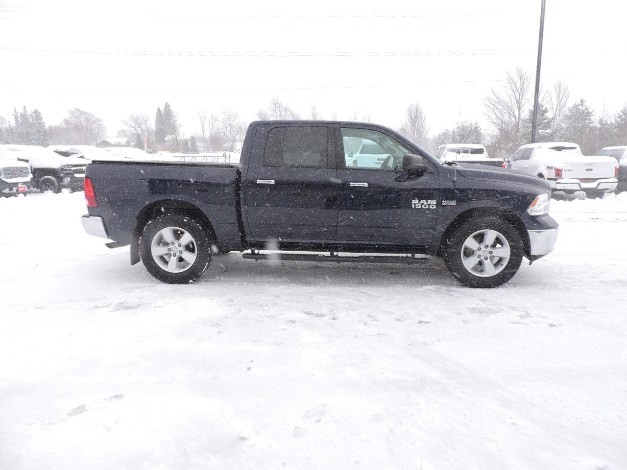 2016 RAM 1500 SLT 5.7L Hemi 4X4 Rust Free  Only 97000 KMS Photo2