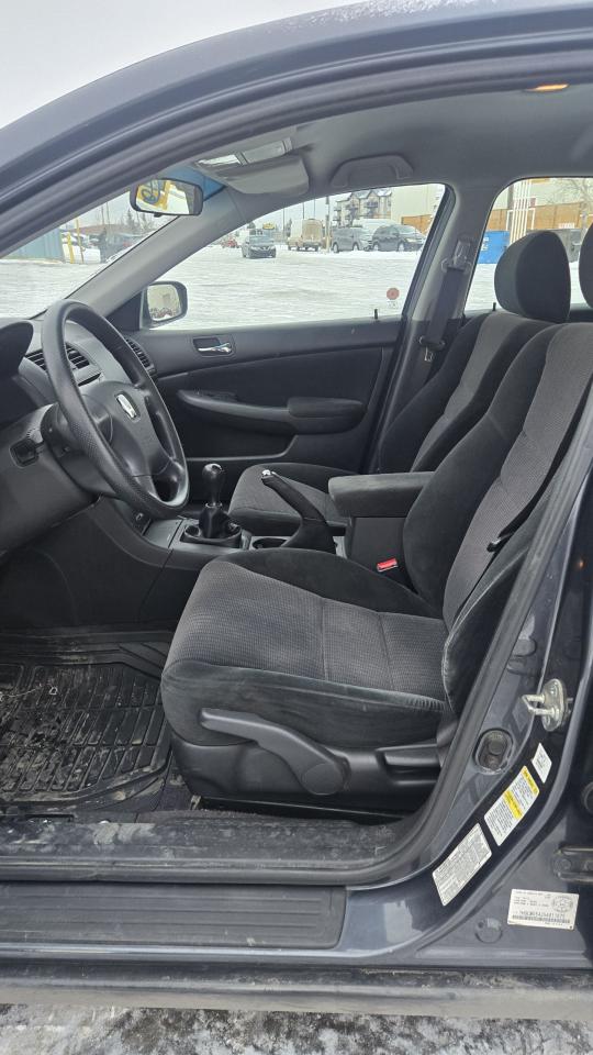 2005 Honda Accord 4dr LX-G Manual - Photo #6