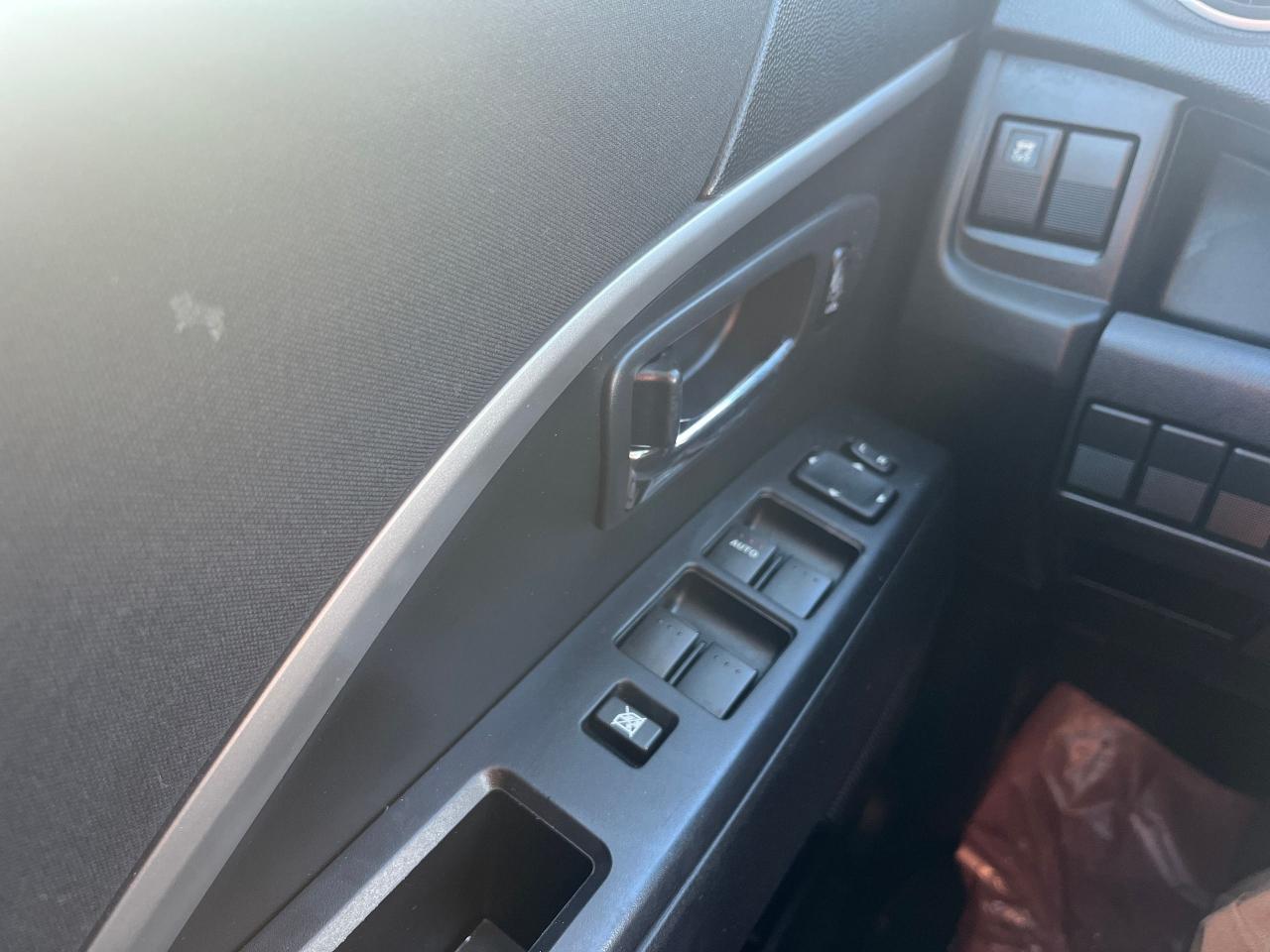 2012 Mazda MAZDA5 4dr Wgn Auto GS Photo