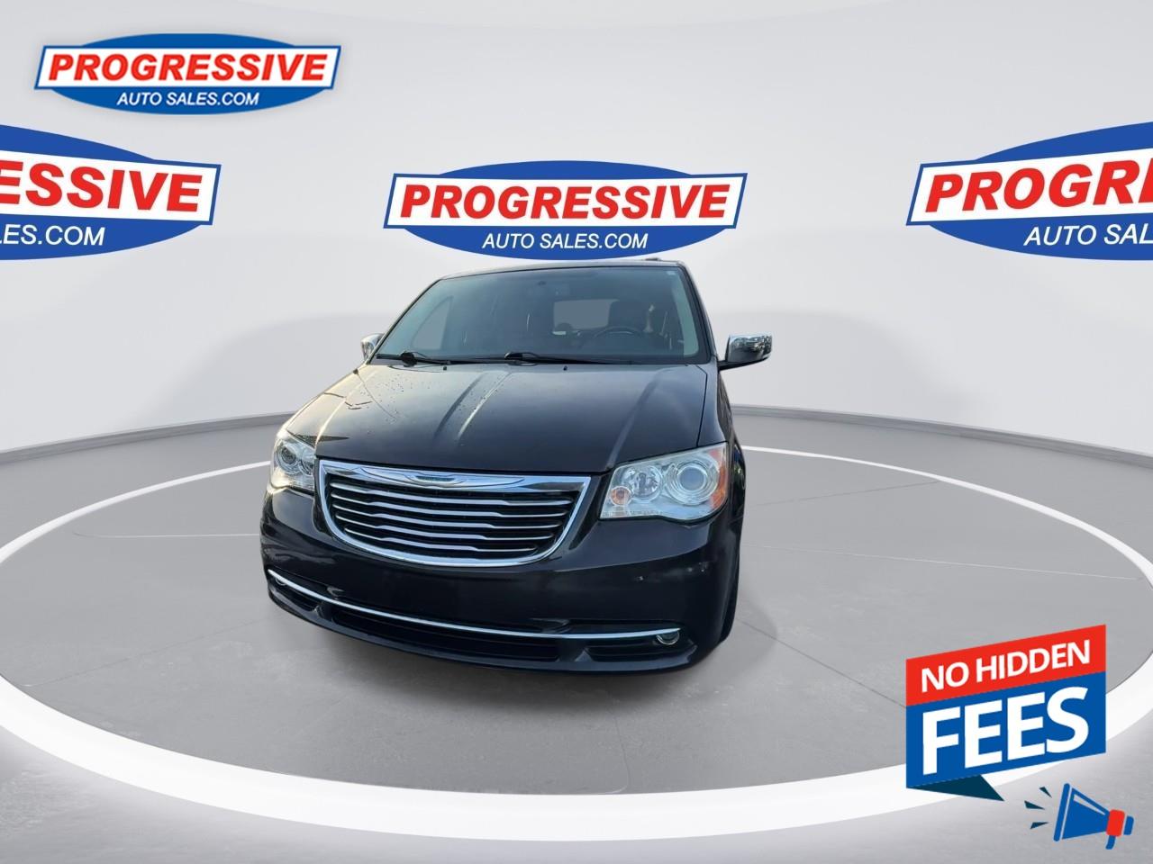 2015 Chrysler Town & Country Limited Photo3