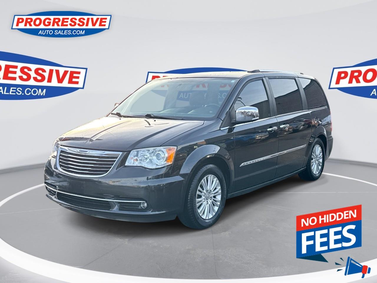 2015 Chrysler Town & Country Limited Photo0