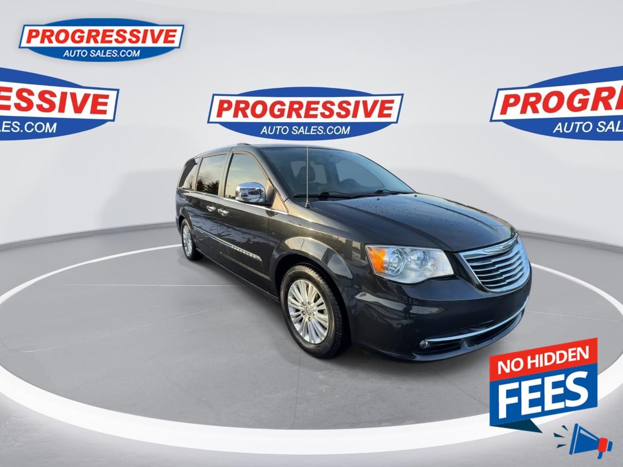 2015 Chrysler Town & Country Limited Photo