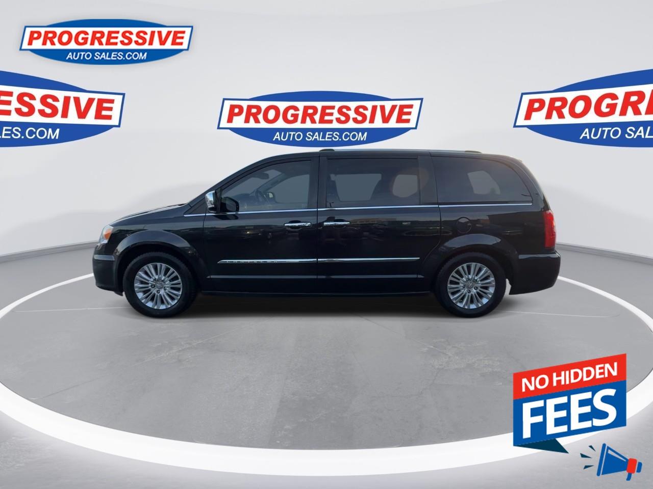 2015 Chrysler Town & Country Limited Photo