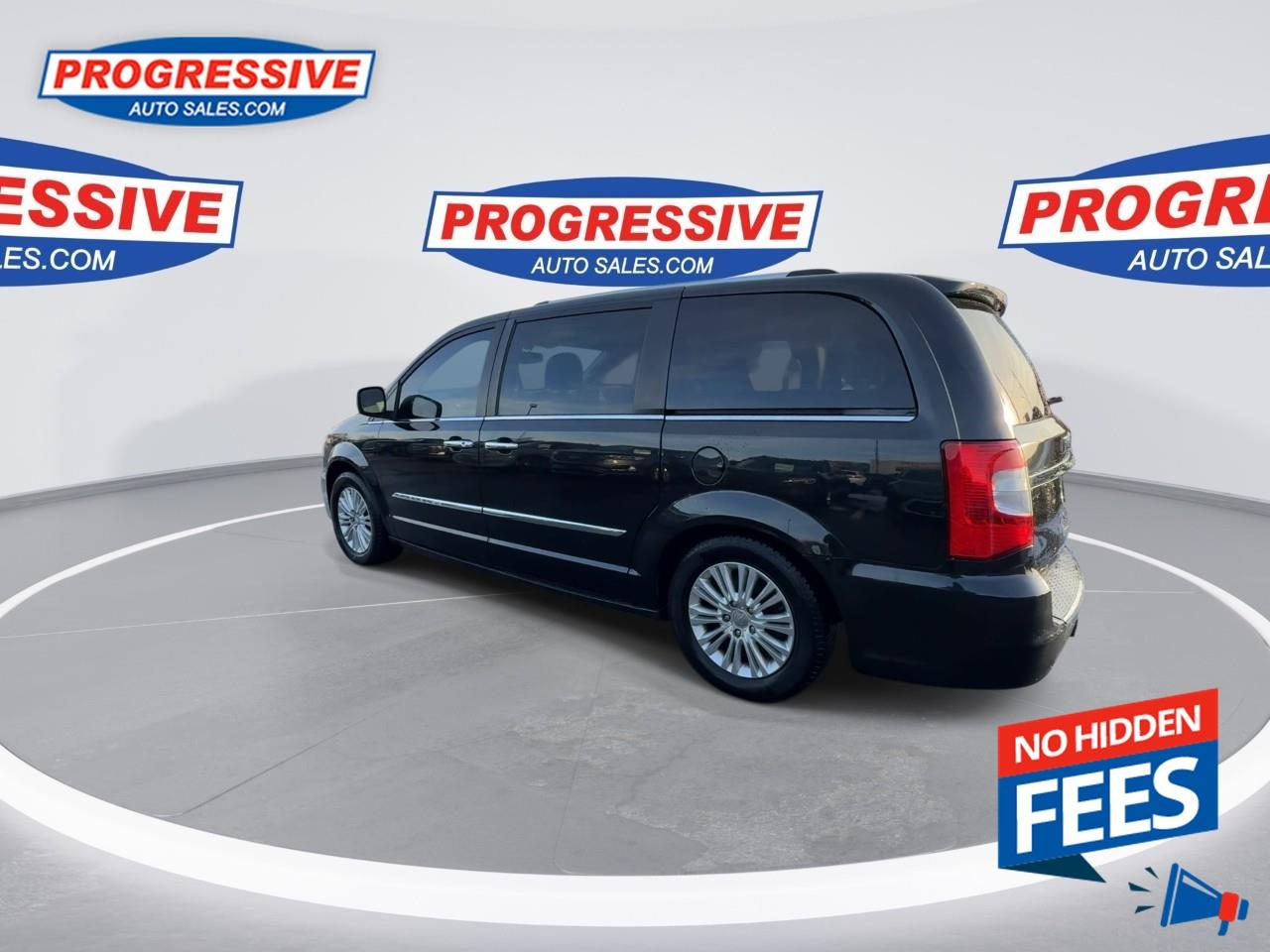 2015 Chrysler Town & Country Limited Photo