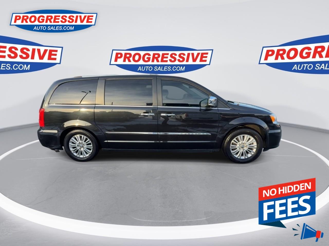 2015 Chrysler Town & Country Limited Photo