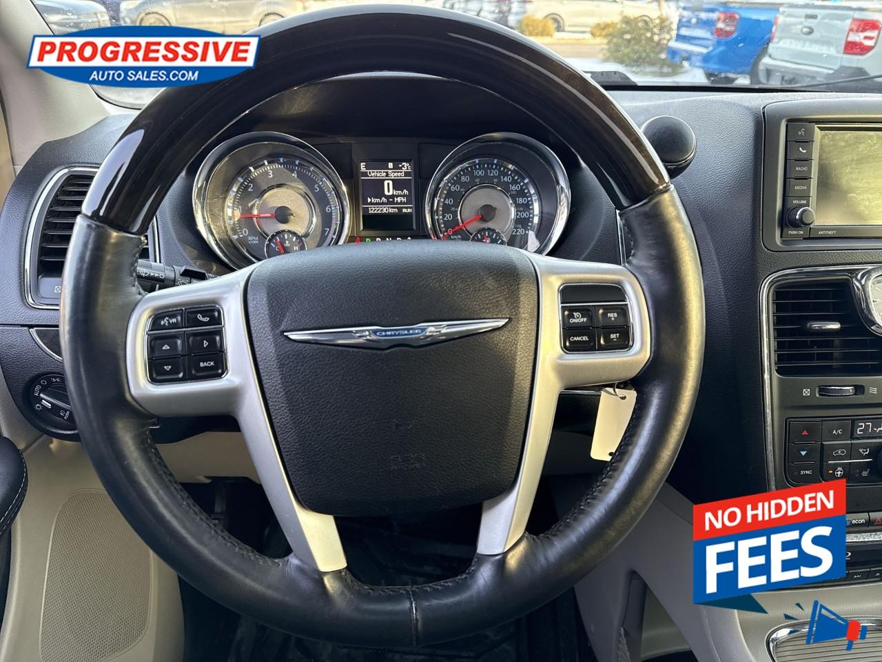 2015 Chrysler Town & Country Limited Photo