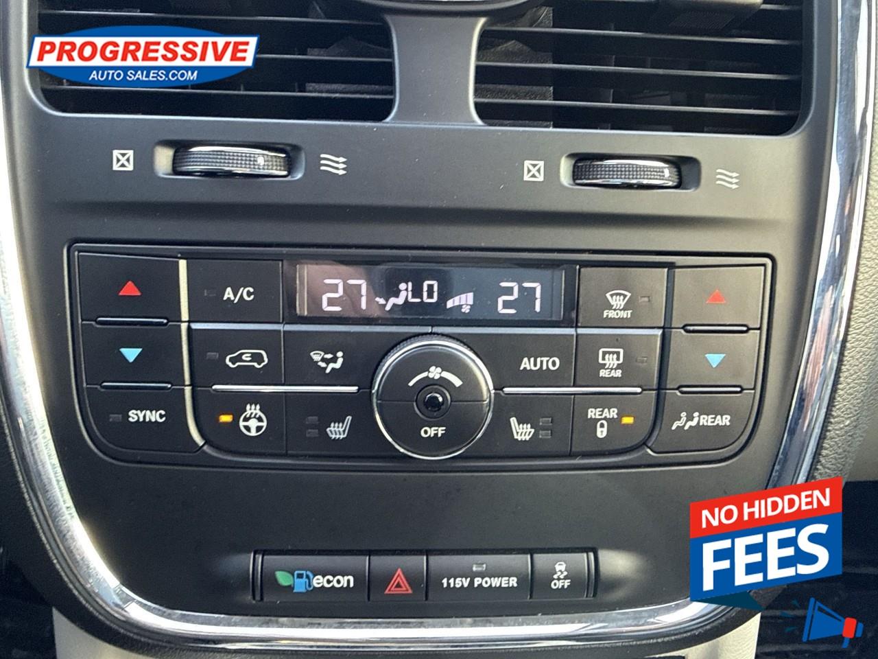 2015 Chrysler Town & Country Limited Photo