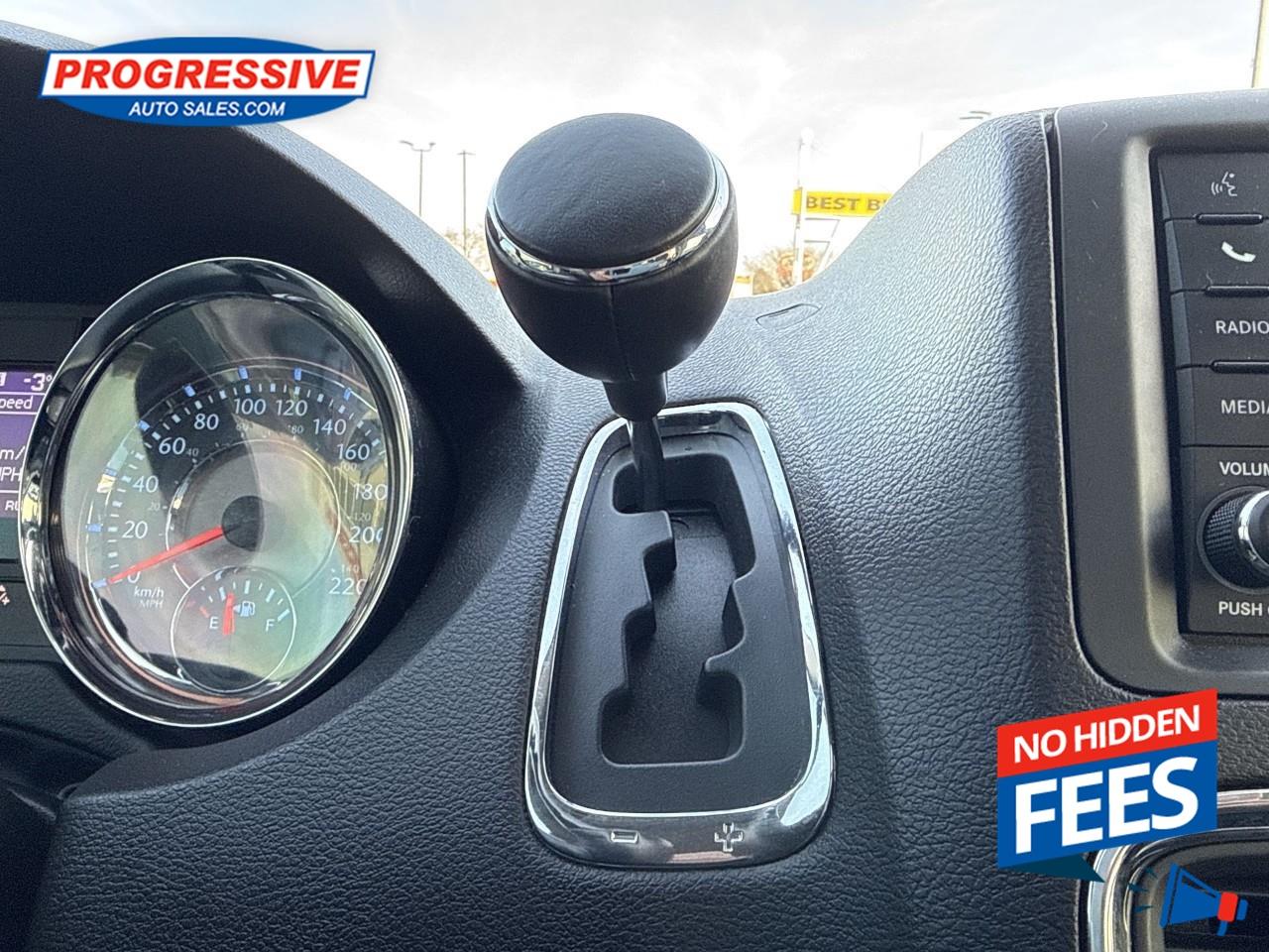 2015 Chrysler Town & Country Limited Photo